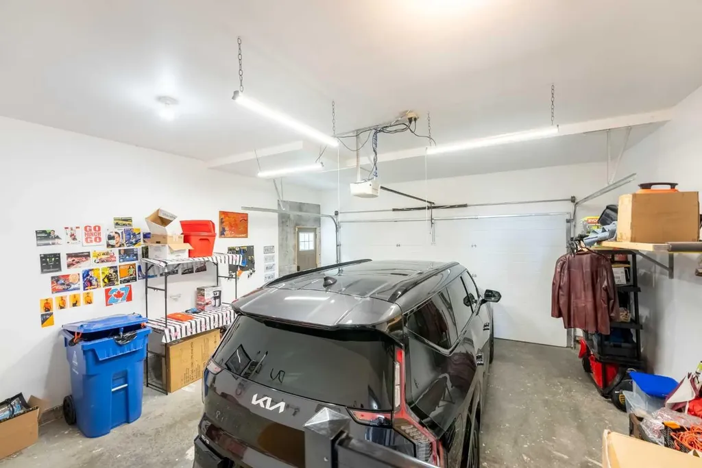 437 Devonia Way W Lethbridge AB T1J 5J7