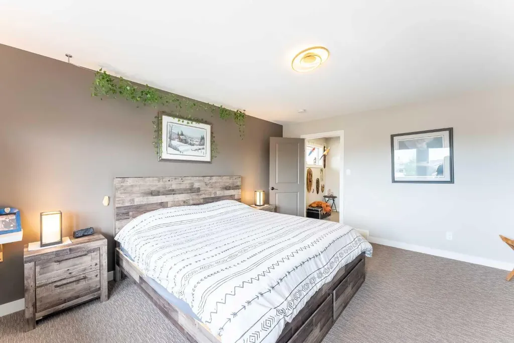 437 Devonia Way W Lethbridge AB T1J 5J7