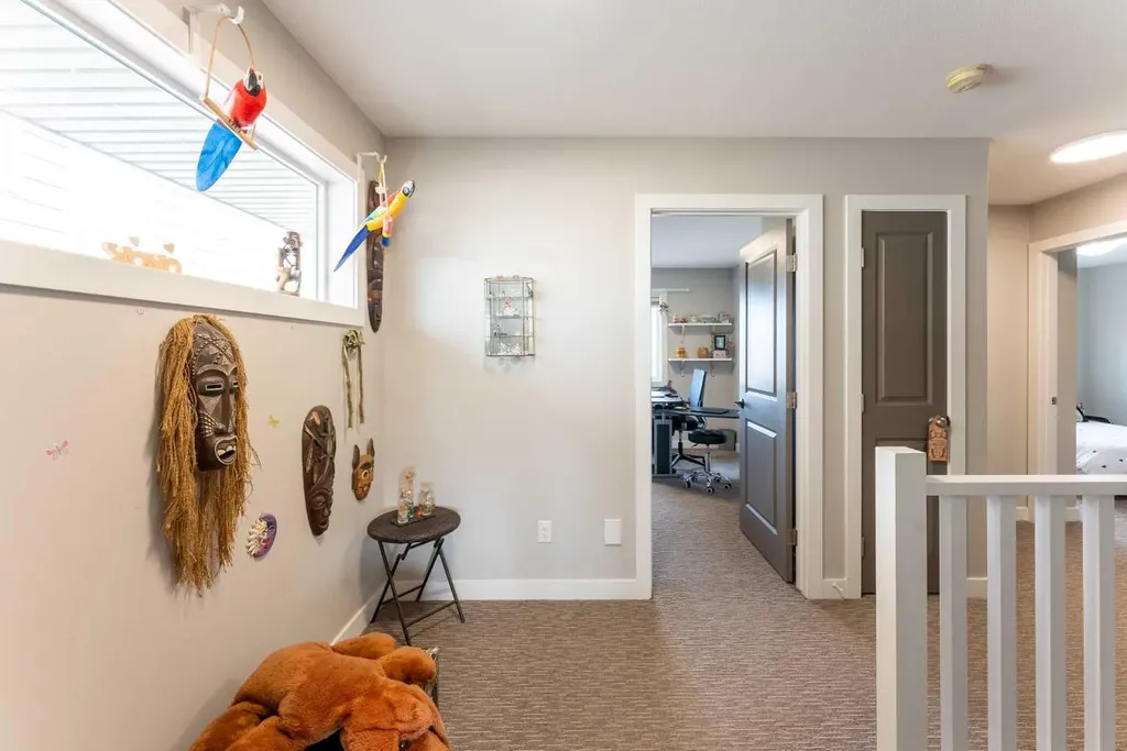 437 Devonia Way W Lethbridge AB T1J 5J7