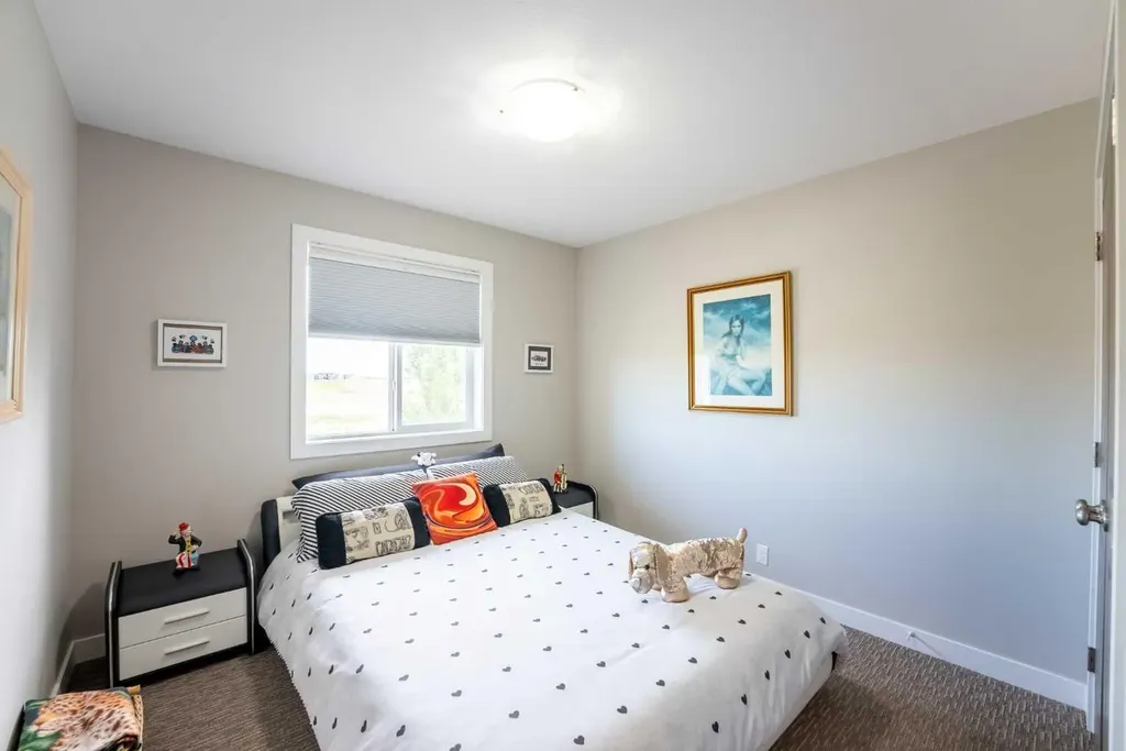 437 Devonia Way W Lethbridge AB T1J 5J7