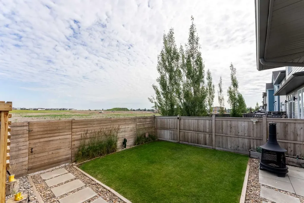 437 Devonia Way W Lethbridge AB T1J 5J7