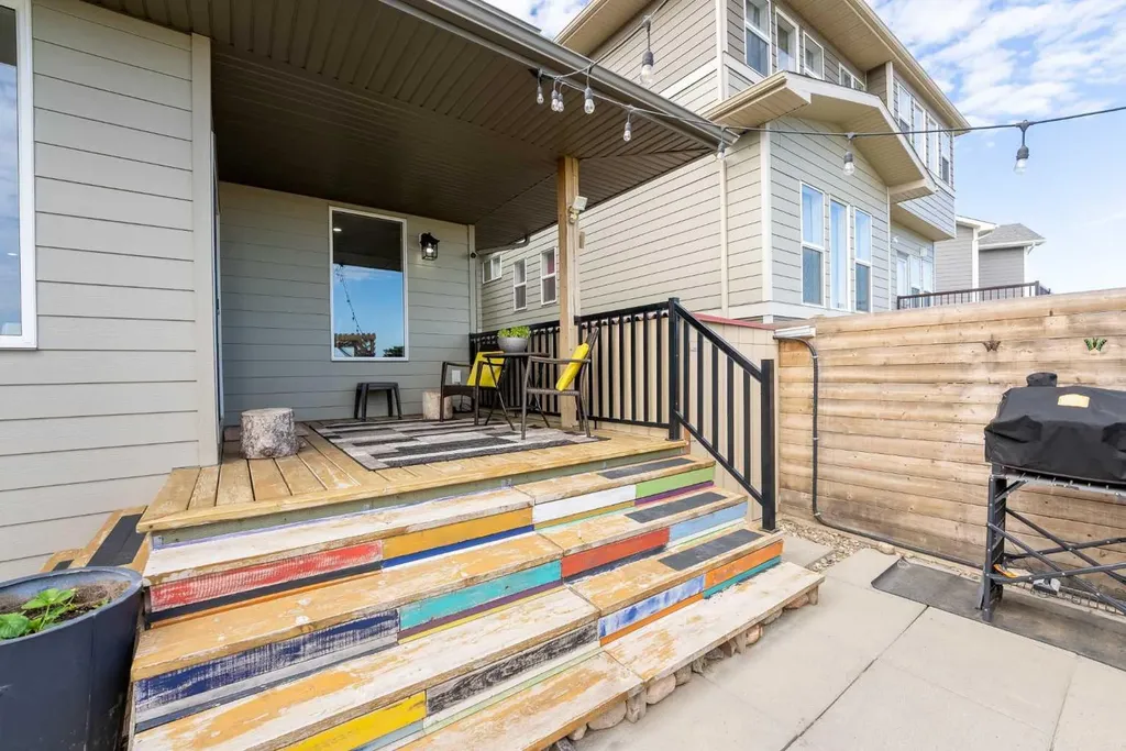 437 Devonia Way W Lethbridge AB T1J 5J7
