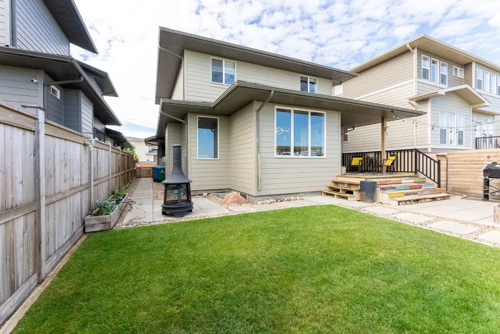 437 Devonia Way W Lethbridge AB T1J 5J7