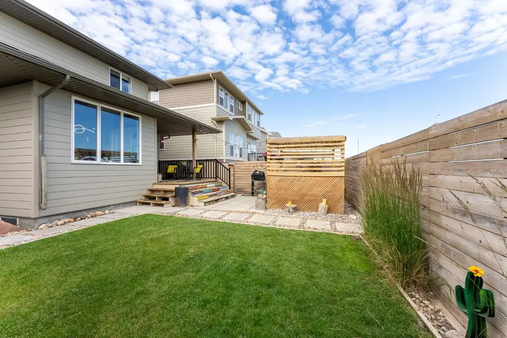 437 Devonia Way W Lethbridge AB T1J 5J7