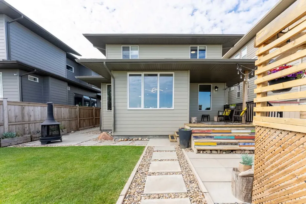 437 Devonia Way W Lethbridge AB T1J 5J7