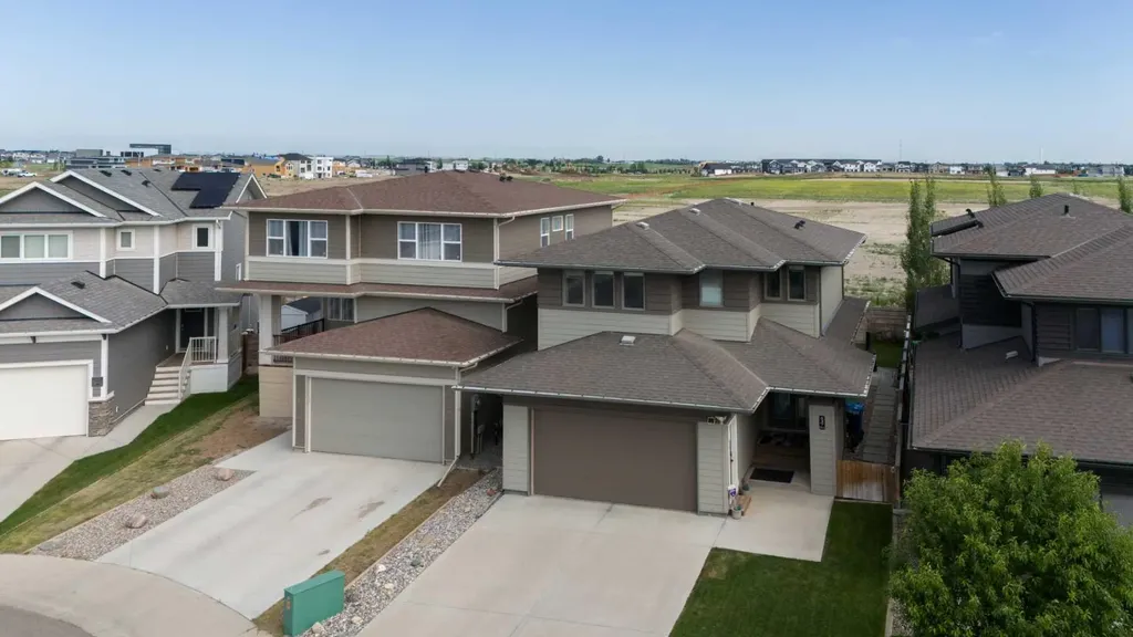 437 Devonia Way W Lethbridge AB T1J 5J7