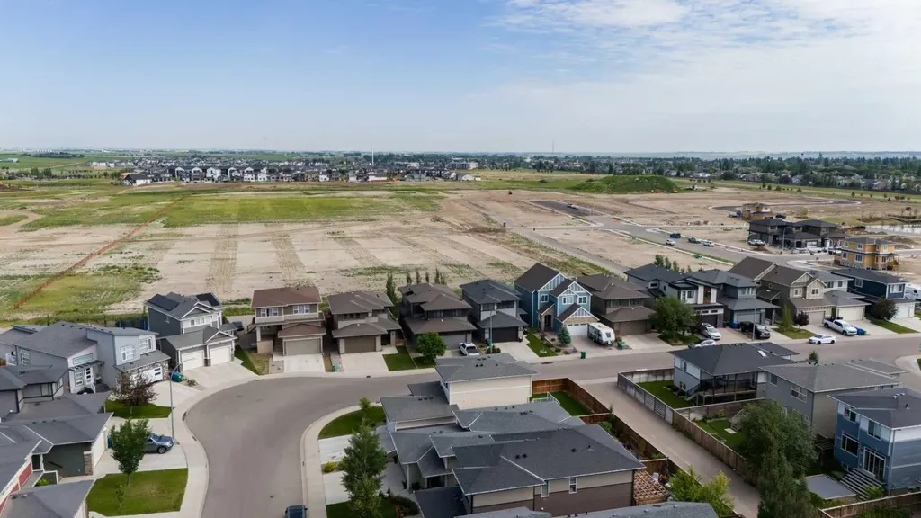 437 Devonia Way W Lethbridge AB T1J 5J7