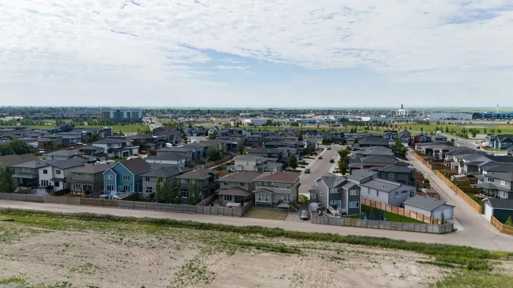 437 Devonia Way W Lethbridge AB T1J 5J7