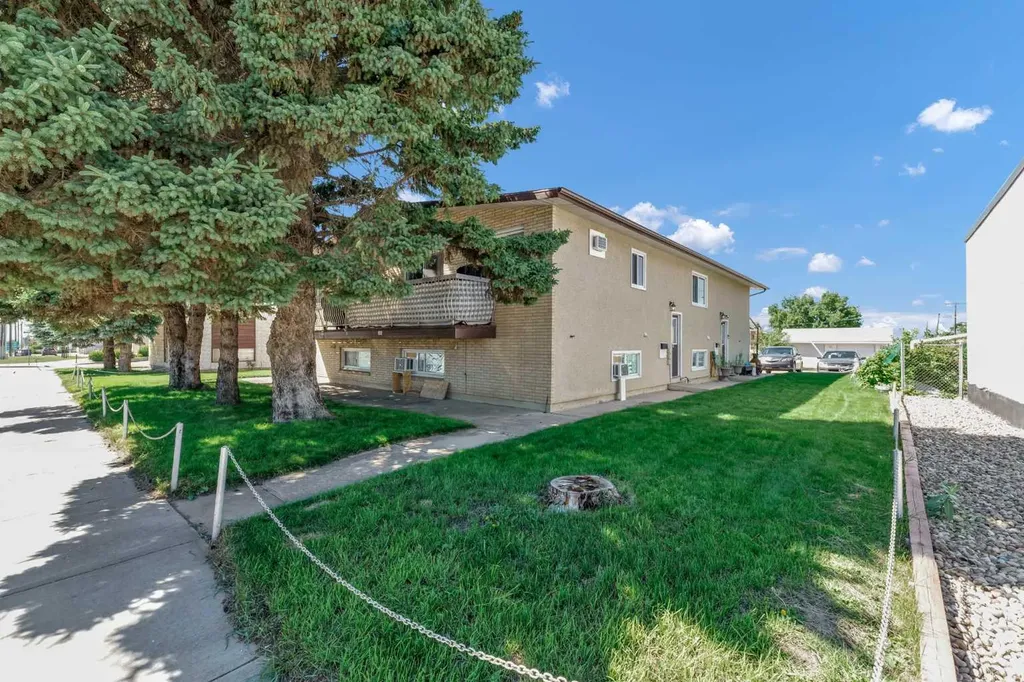 105 Broadway Avenue E Redcliff AB T0J2P0