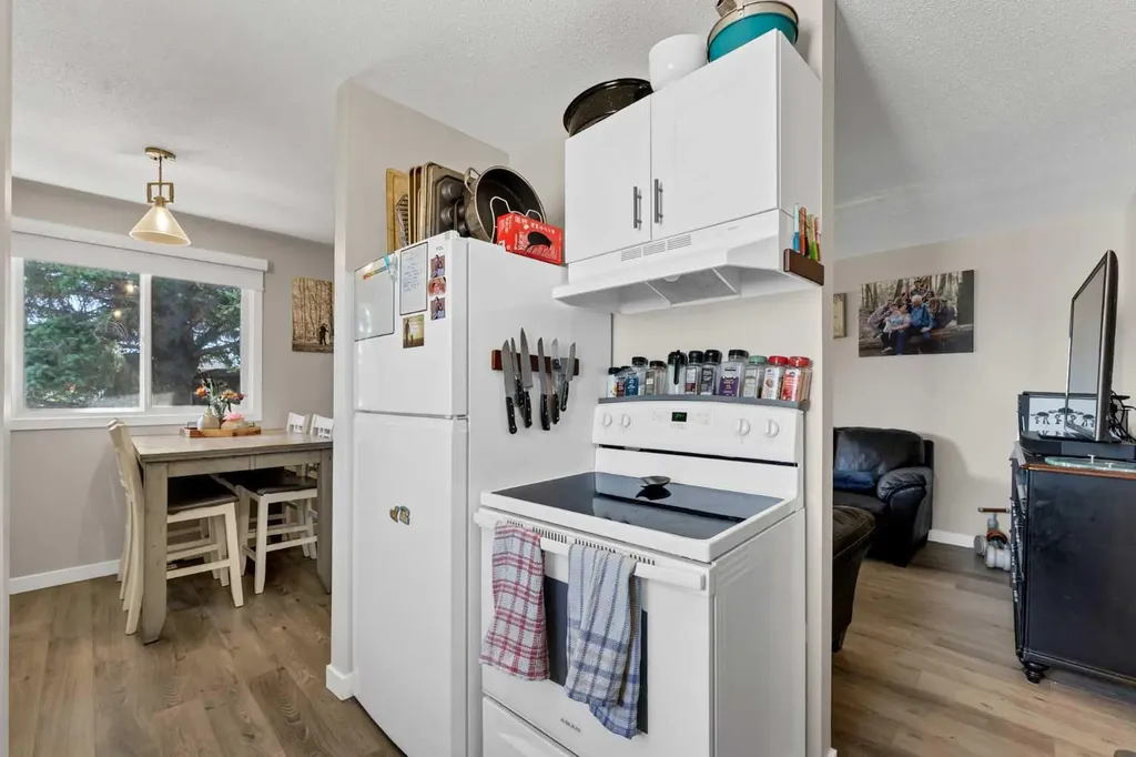 105 Broadway Avenue E Redcliff AB T0J2P0