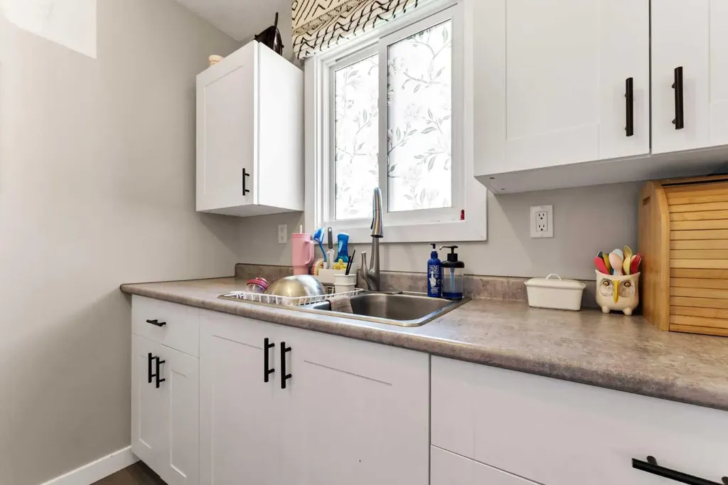 105 Broadway Avenue E Redcliff AB T0J2P0