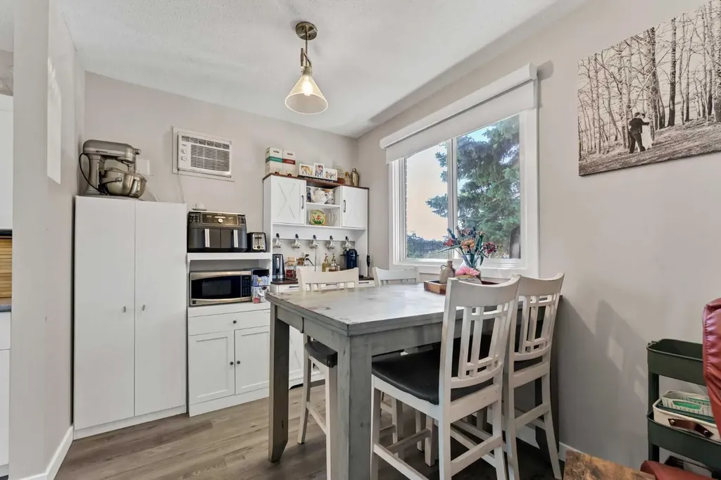 105 Broadway Avenue E Redcliff AB T0J2P0