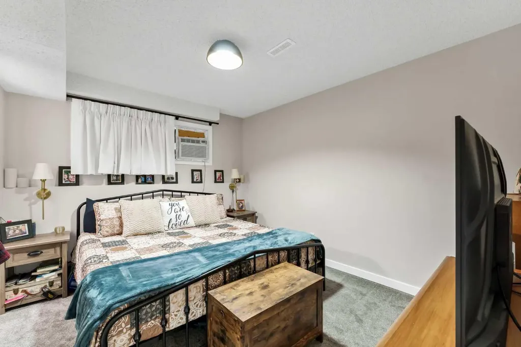 105 Broadway Avenue E Redcliff AB T0J2P0