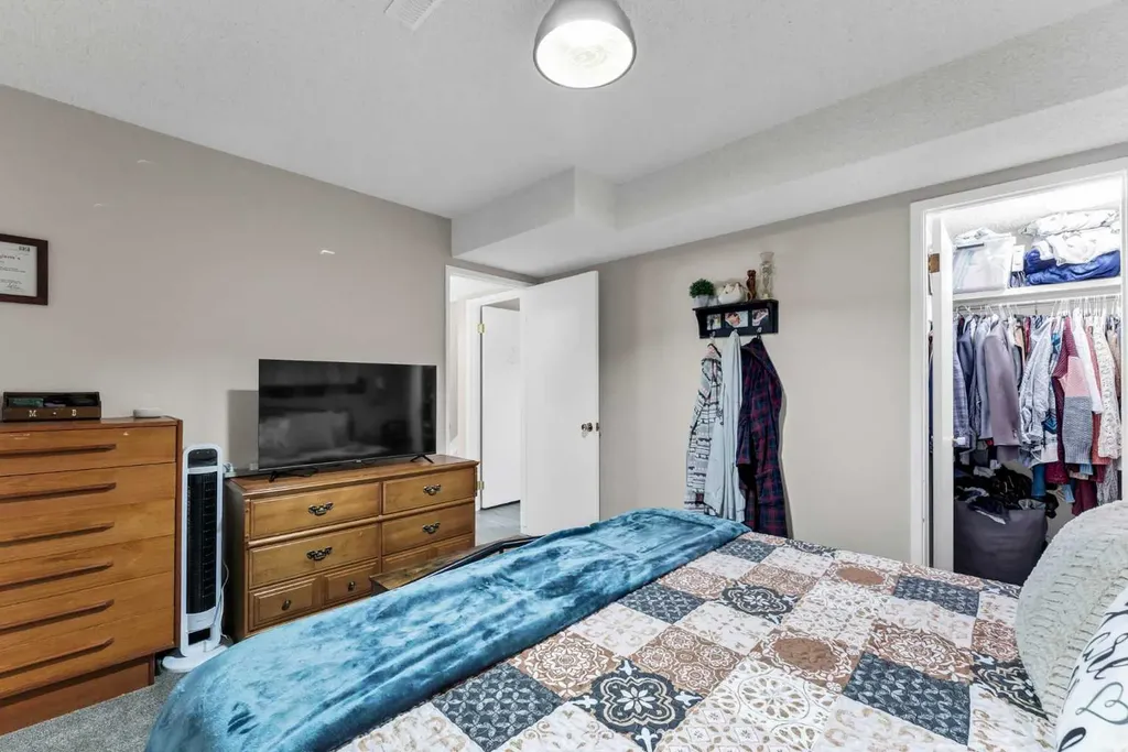 105 Broadway Avenue E Redcliff AB T0J2P0