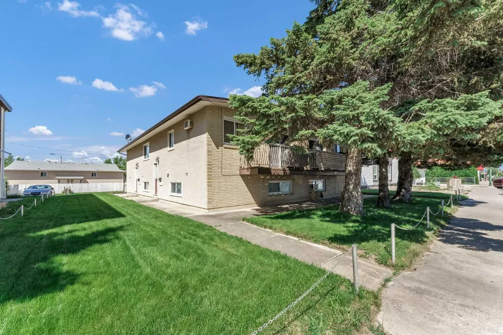 105 Broadway Avenue E Redcliff AB T0J2P0