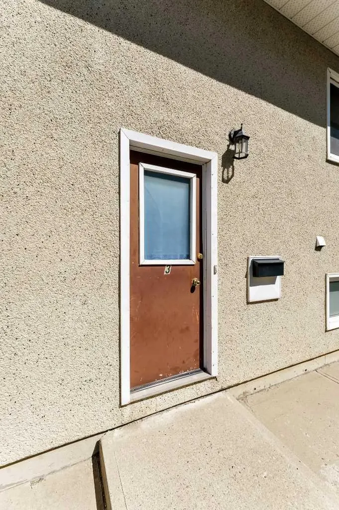 105 Broadway Avenue E Redcliff AB T0J2P0
