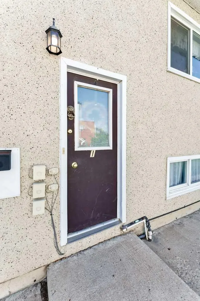 105 Broadway Avenue E Redcliff AB T0J2P0