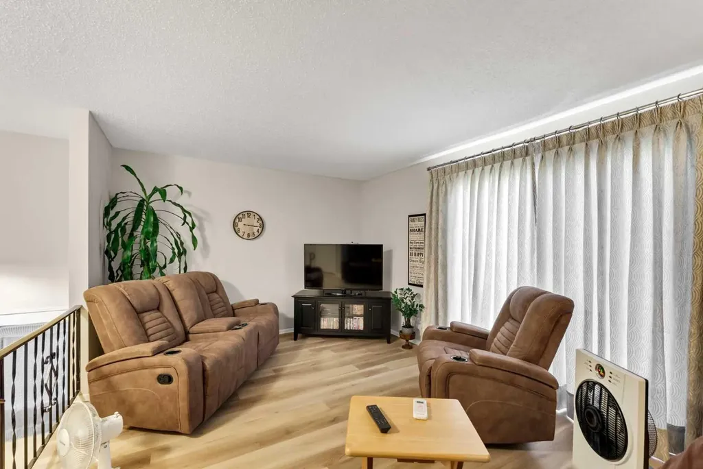 105 Broadway Avenue E Redcliff AB T0J2P0