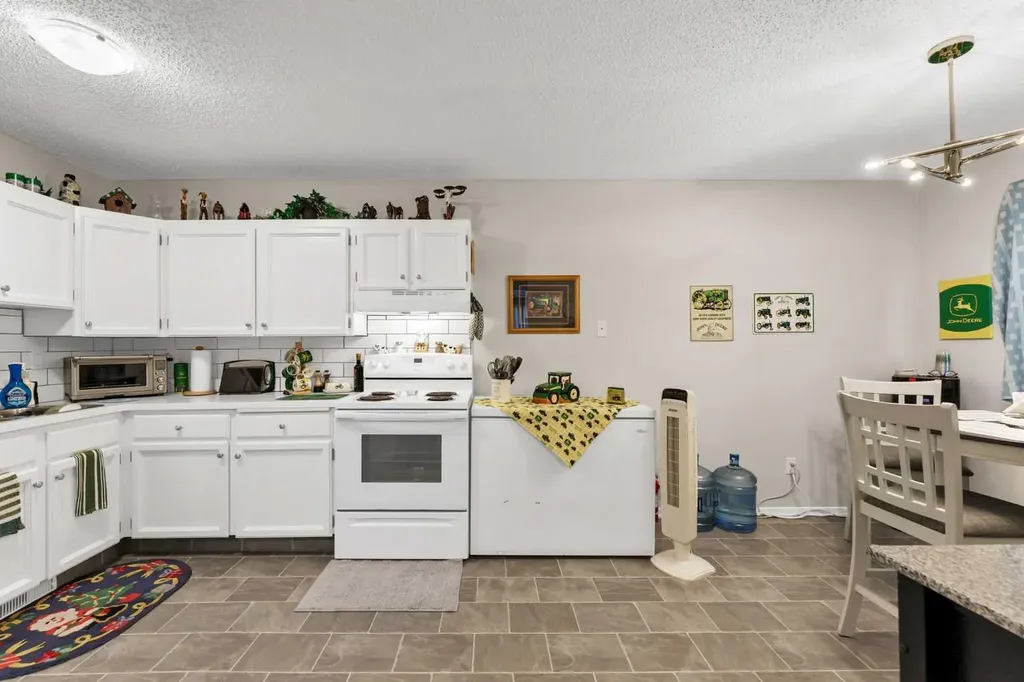 105 Broadway Avenue E Redcliff AB T0J2P0
