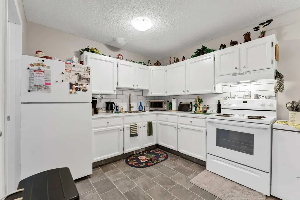105 Broadway Avenue E Redcliff AB T0J2P0
