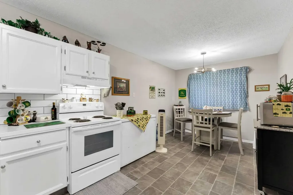 105 Broadway Avenue E Redcliff AB T0J2P0