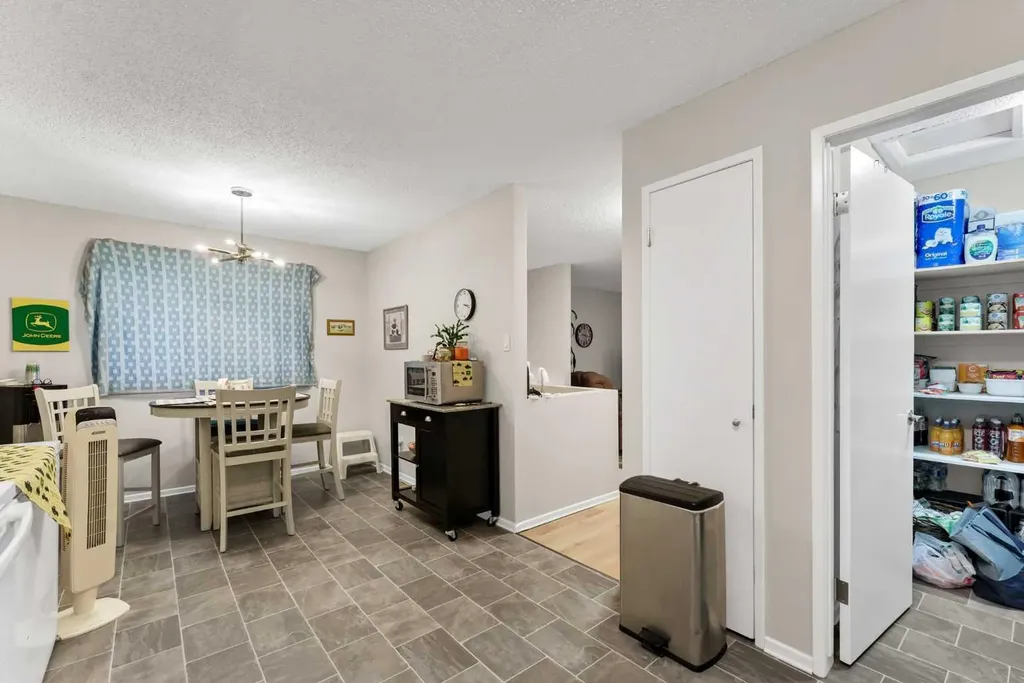 105 Broadway Avenue E Redcliff AB T0J2P0