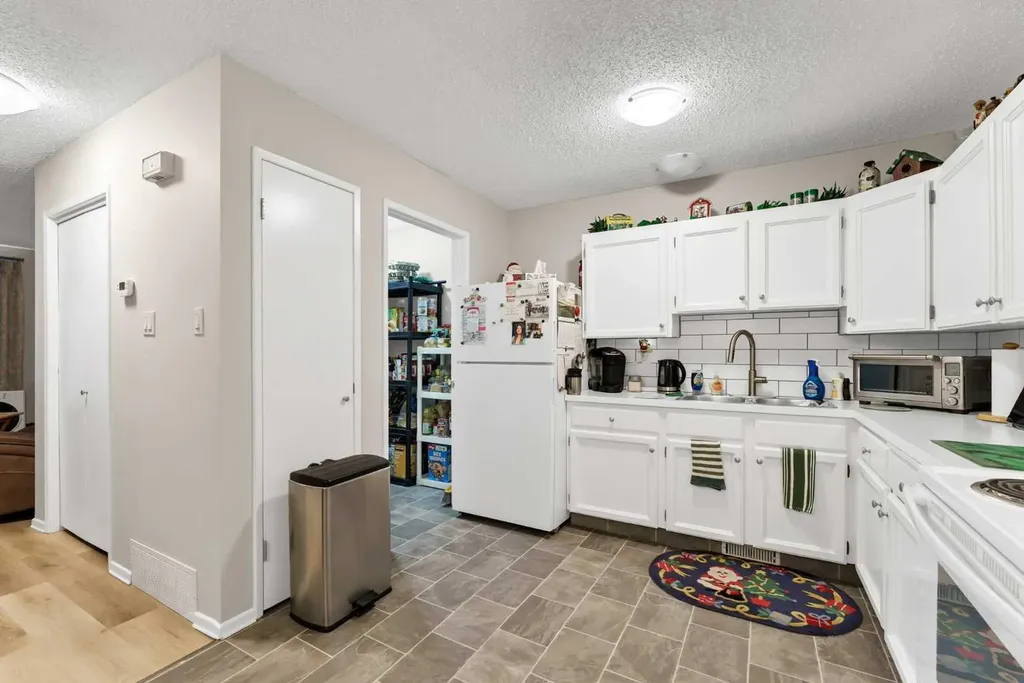 105 Broadway Avenue E Redcliff AB T0J2P0