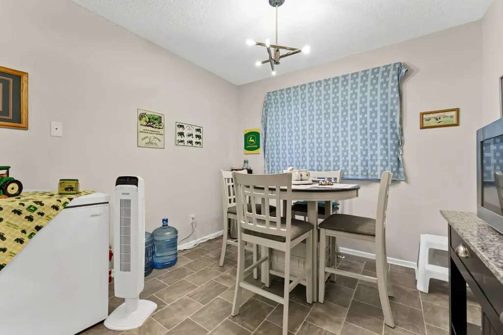 105 Broadway Avenue E Redcliff AB T0J2P0