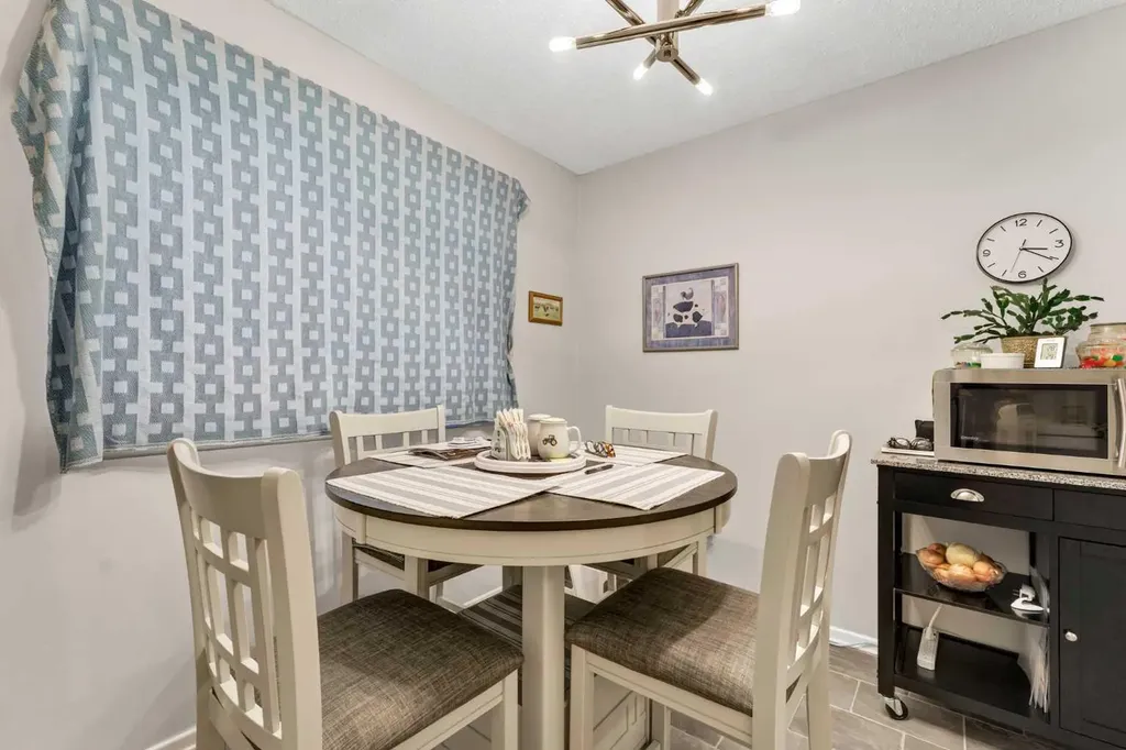 105 Broadway Avenue E Redcliff AB T0J2P0