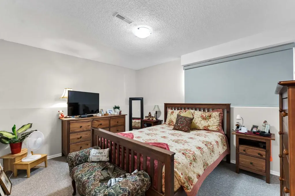 105 Broadway Avenue E Redcliff AB T0J2P0