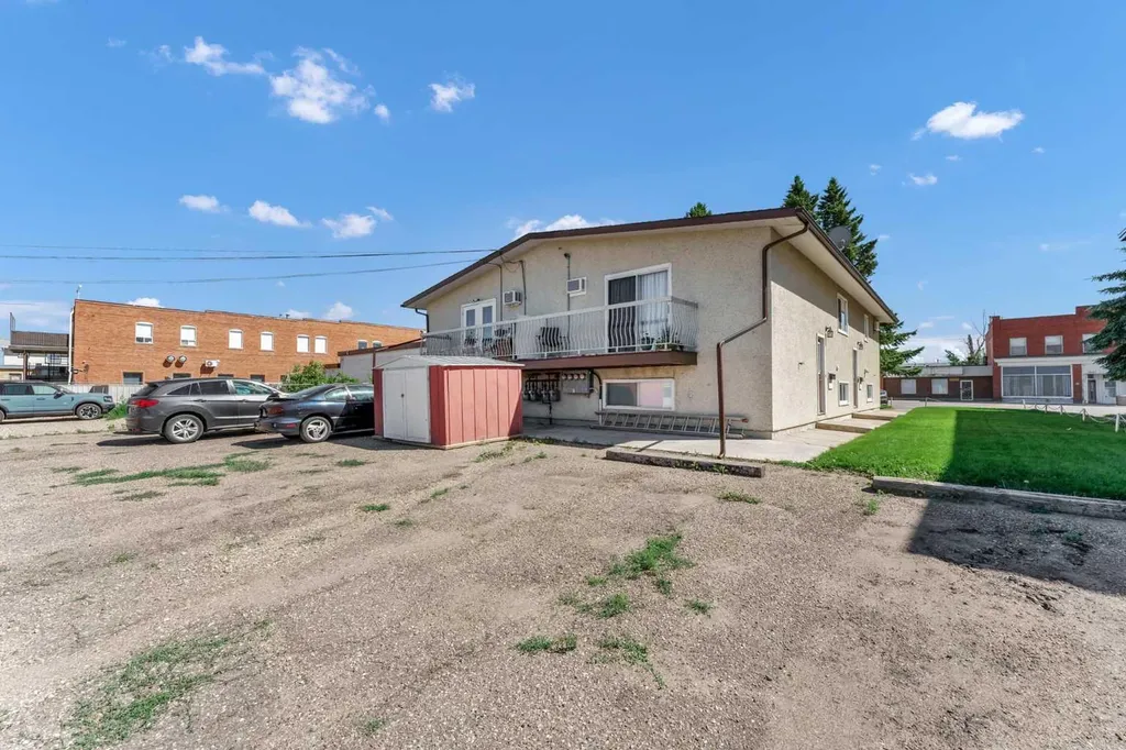 105 Broadway Avenue E Redcliff AB T0J2P0