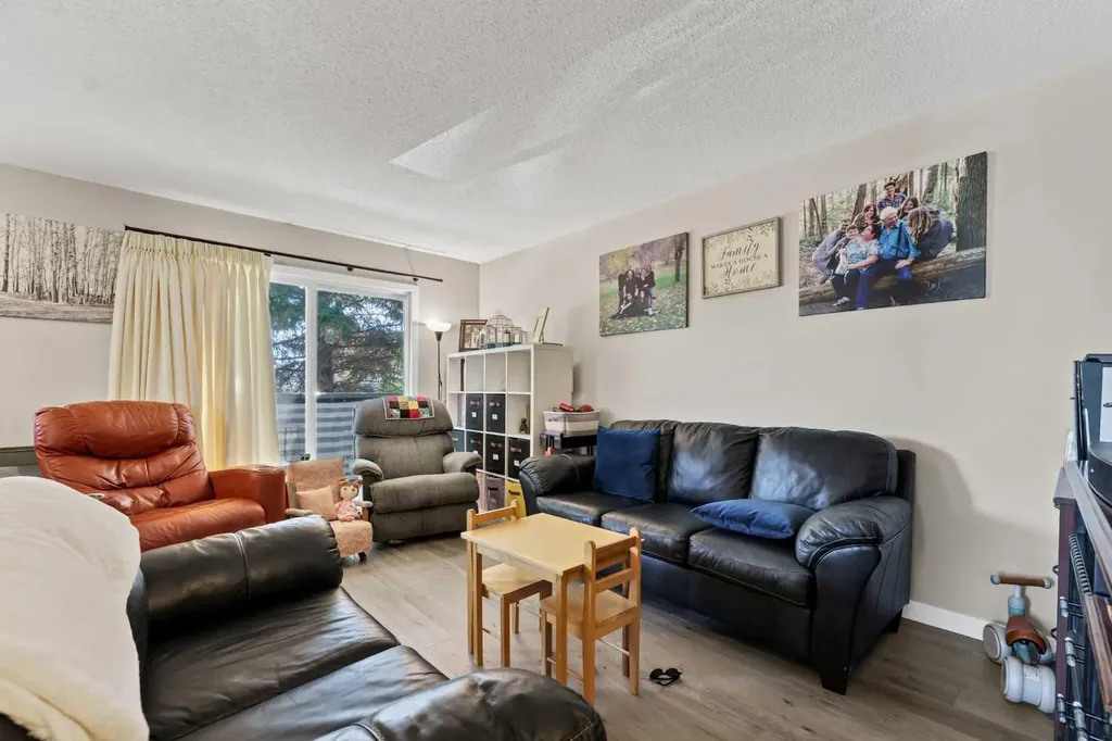 105 Broadway Avenue E Redcliff AB T0J2P0