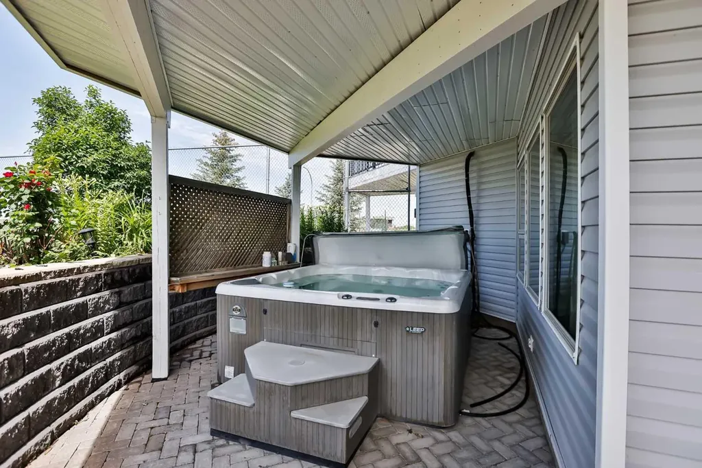 406 Meadow Lark Drive Rural Lethbridge County AB T1J 4R9