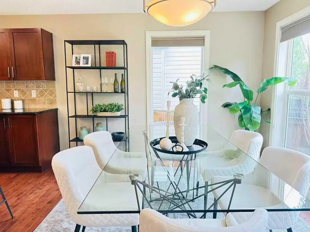 29 Everhollow Rise SW Calgary AB T2Y 5H2