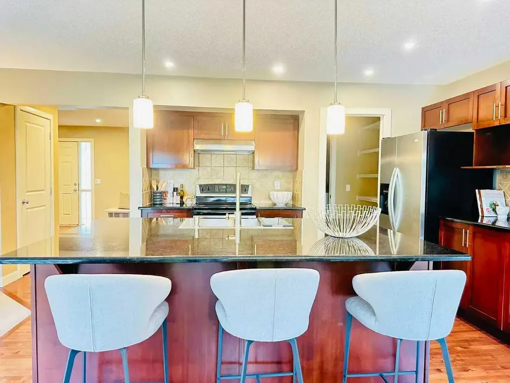 29 Everhollow Rise SW Calgary AB T2Y 5H2