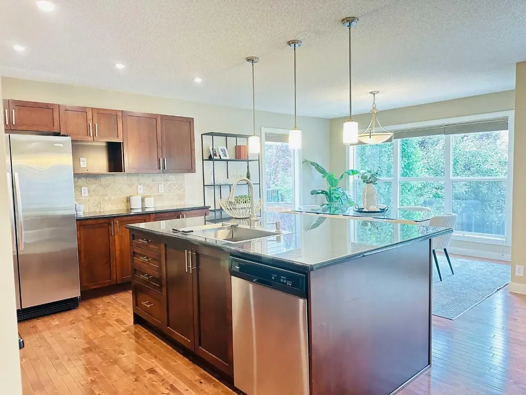 29 Everhollow Rise SW Calgary AB T2Y 5H2