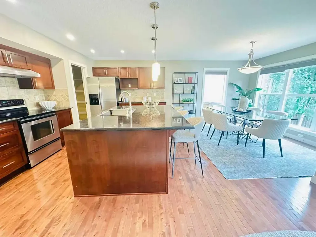 29 Everhollow Rise SW Calgary AB T2Y 5H2