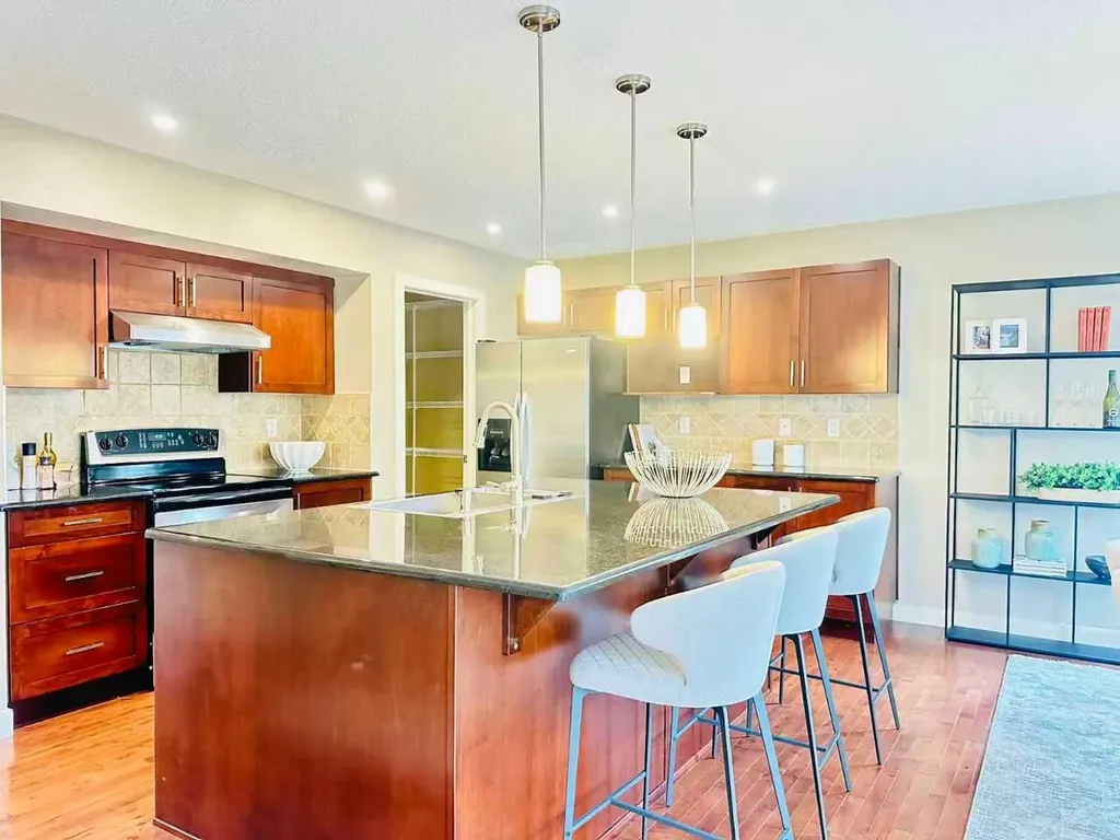 29 Everhollow Rise SW Calgary AB T2Y 5H2