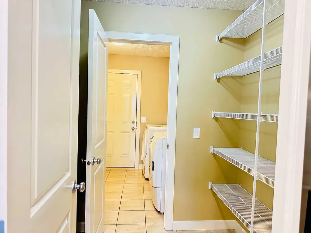 29 Everhollow Rise SW Calgary AB T2Y 5H2