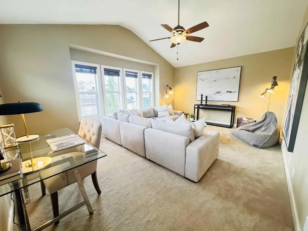 29 Everhollow Rise SW Calgary AB T2Y 5H2