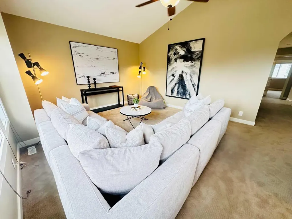 29 Everhollow Rise SW Calgary AB T2Y 5H2