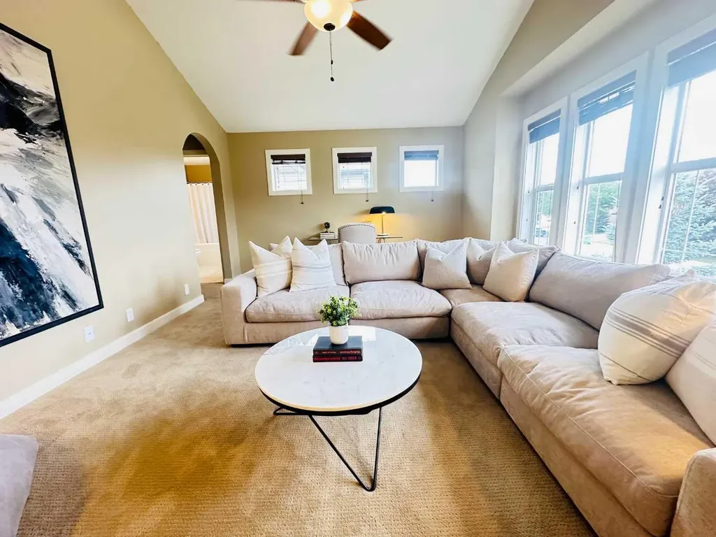 29 Everhollow Rise SW Calgary AB T2Y 5H2