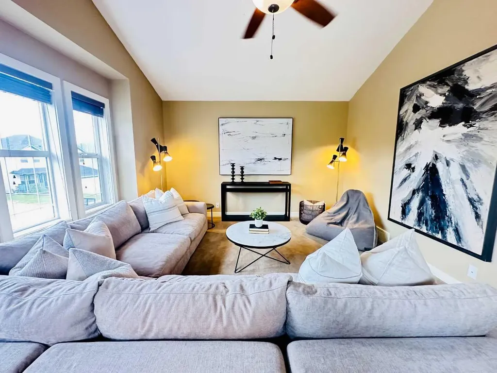 29 Everhollow Rise SW Calgary AB T2Y 5H2