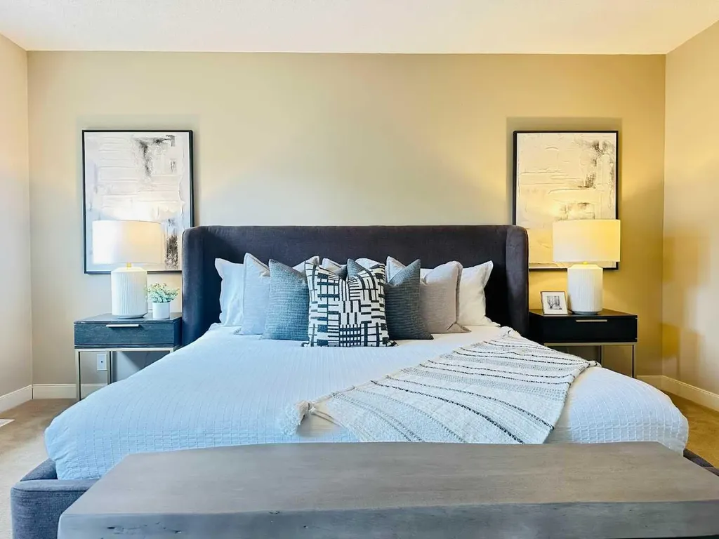 29 Everhollow Rise SW Calgary AB T2Y 5H2