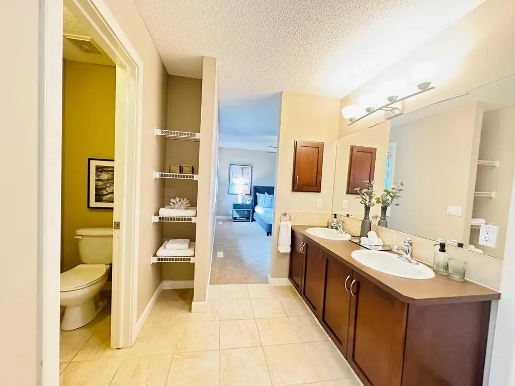 29 Everhollow Rise SW Calgary AB T2Y 5H2