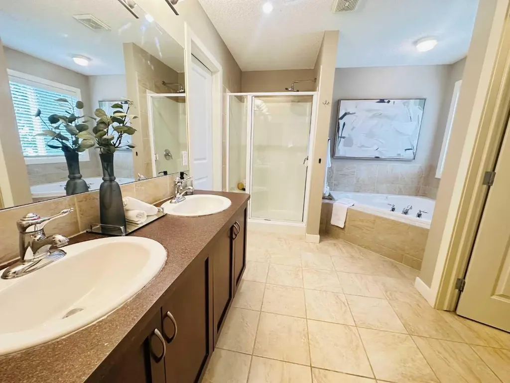 29 Everhollow Rise SW Calgary AB T2Y 5H2