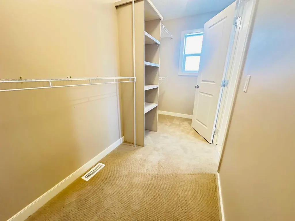 29 Everhollow Rise SW Calgary AB T2Y 5H2