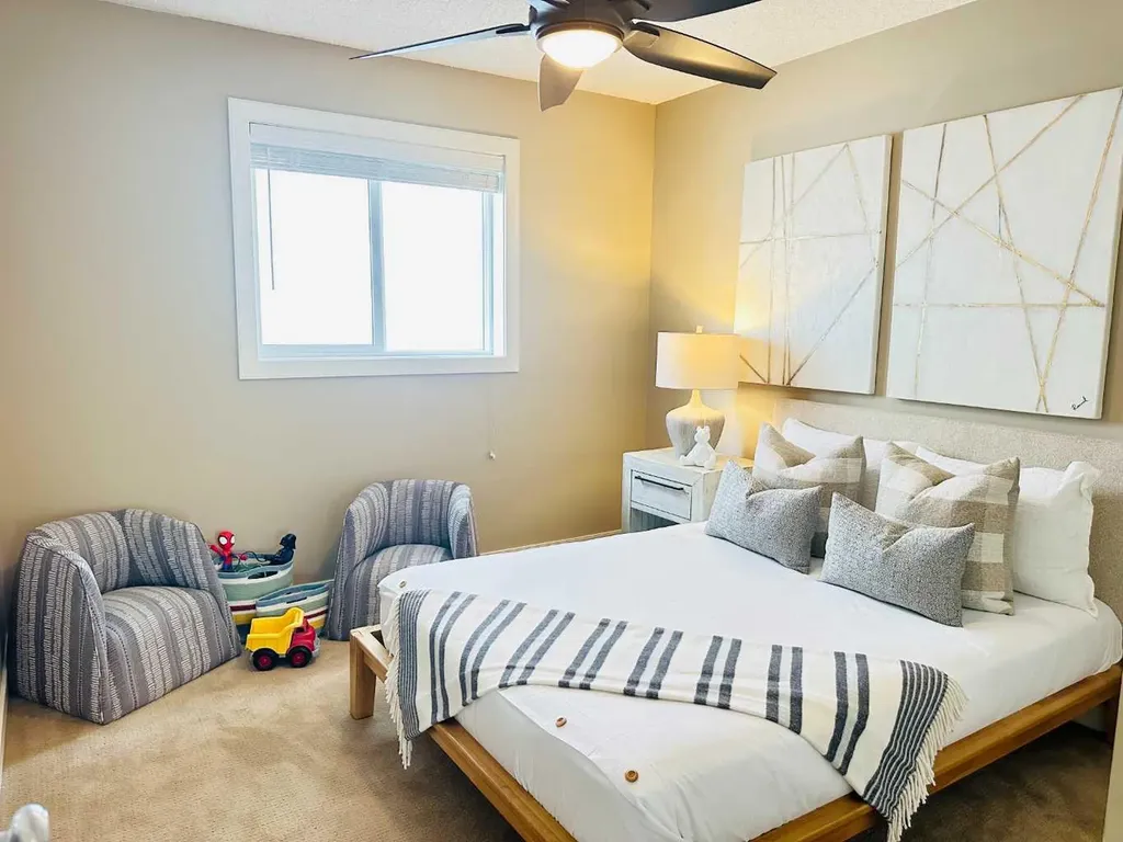 29 Everhollow Rise SW Calgary AB T2Y 5H2