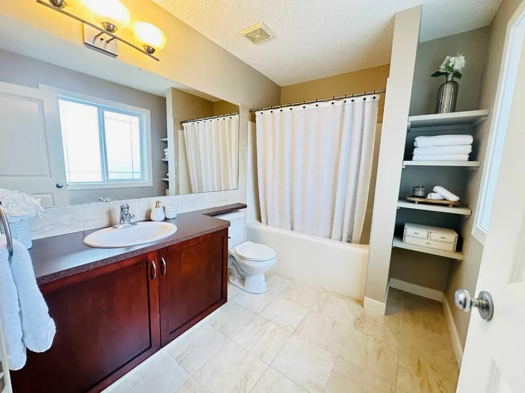 29 Everhollow Rise SW Calgary AB T2Y 5H2