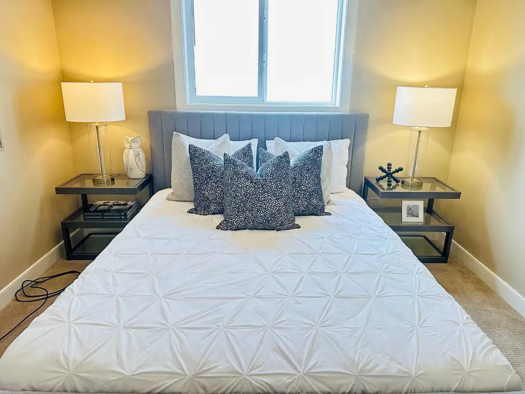 29 Everhollow Rise SW Calgary AB T2Y 5H2